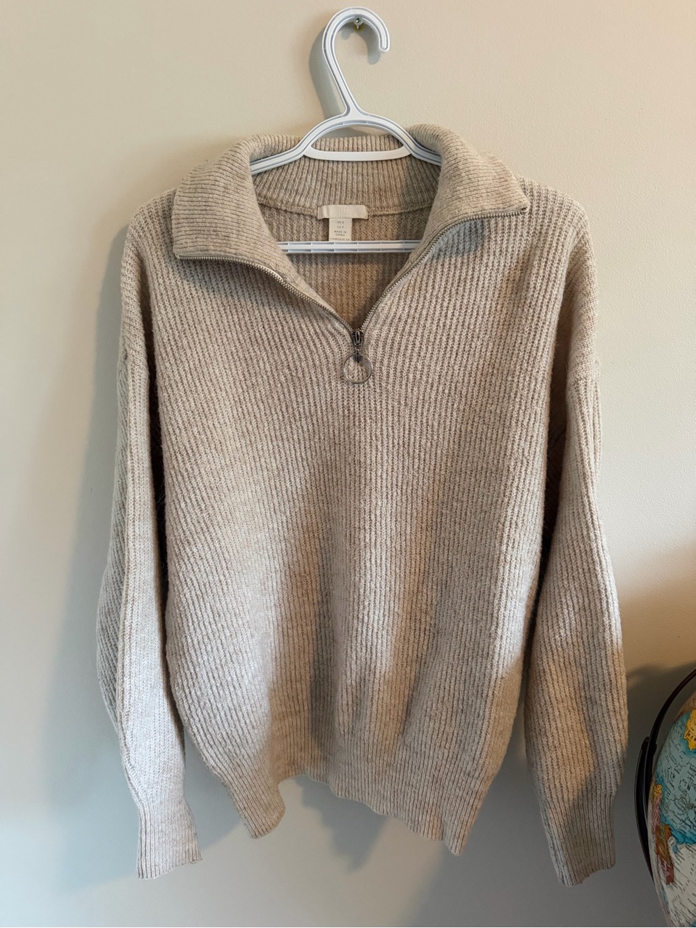 H & M sweater